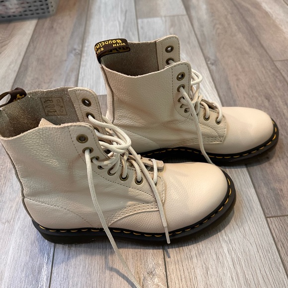 Dr. Martens Boots Sz 7 Docs - Picture 7 of 7